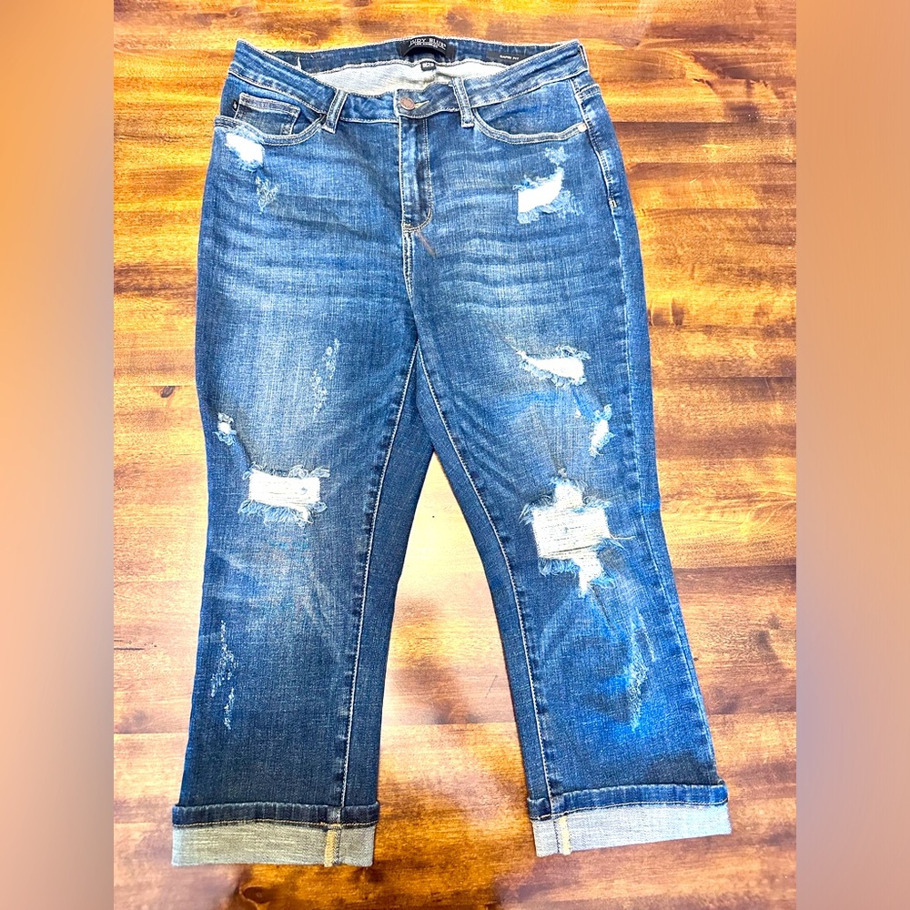 Judy Blue Distressed Capris size 9/29